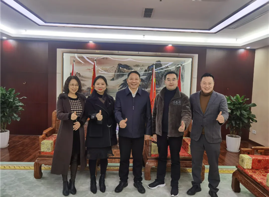 �����о�ԺУ��ͬ���߽��Ĵ�AG���ν��輯��